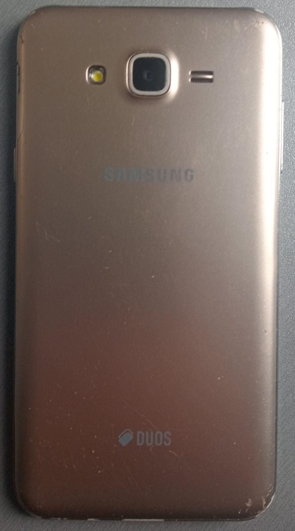 Телефон Samsung J7