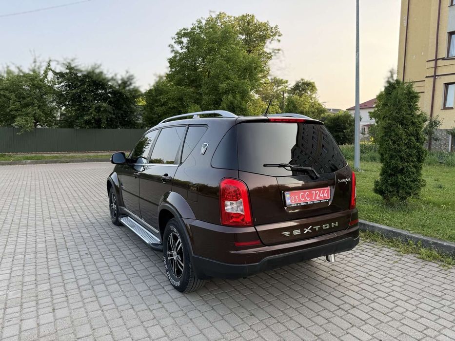 SsangYong Rexton w  Сангйонг рекстон джип