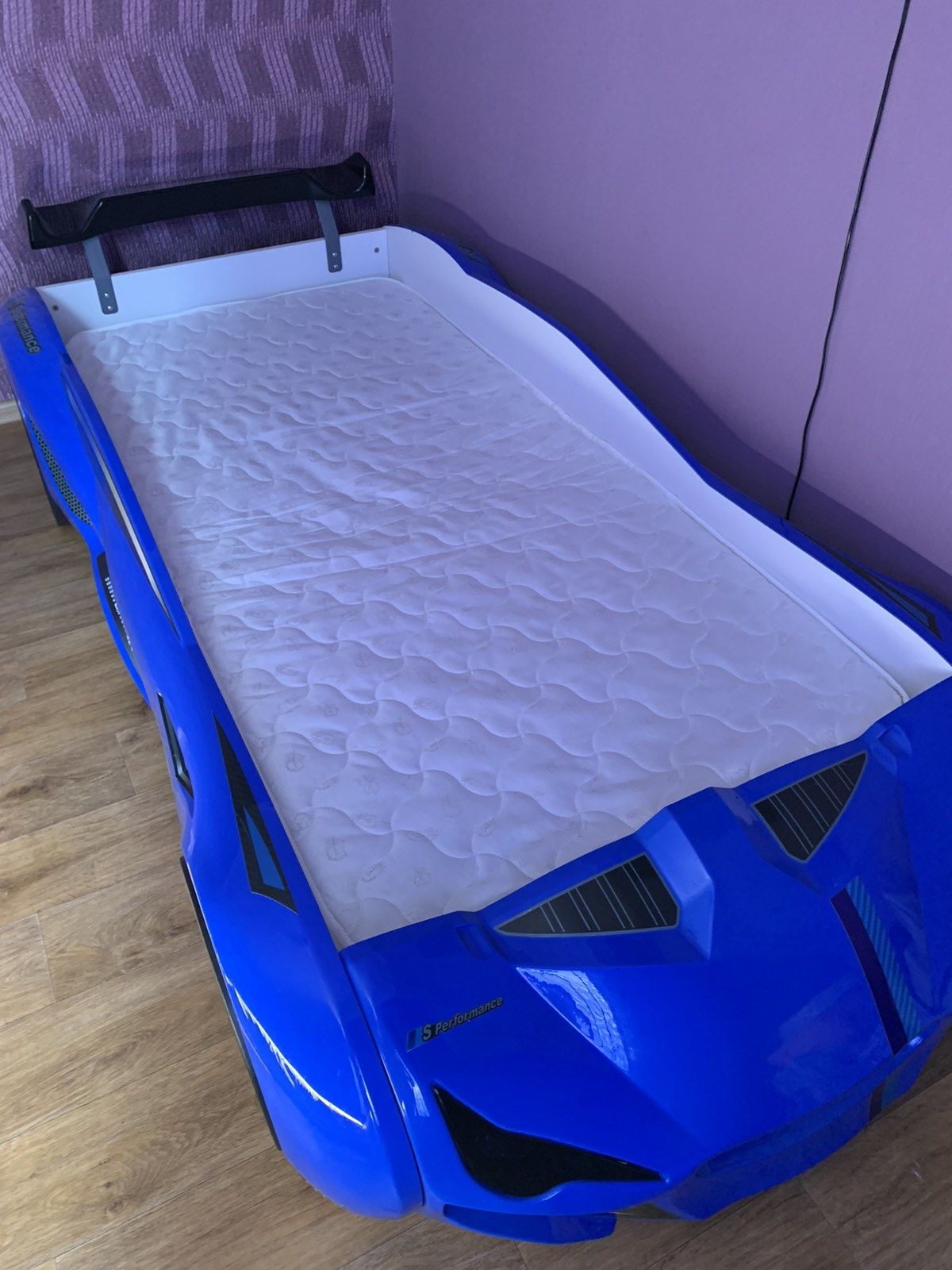 Дитяче ліжко машина із пластику БМВ з підсвічуванням, музикою, пультом