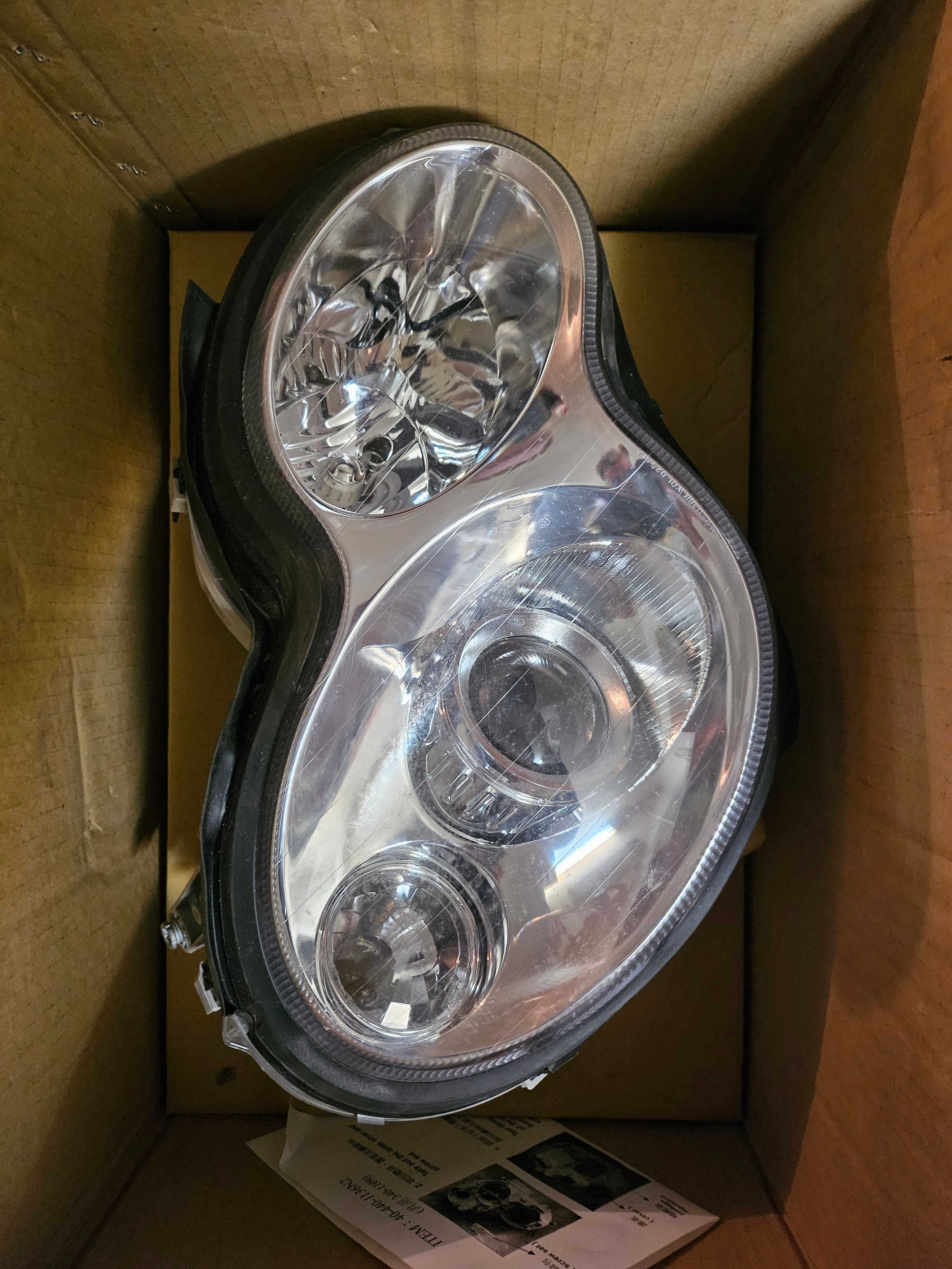 Reflektor prawy przedni ABAKUS /  MERCEDES C-KLASA W203 05.00-04.04