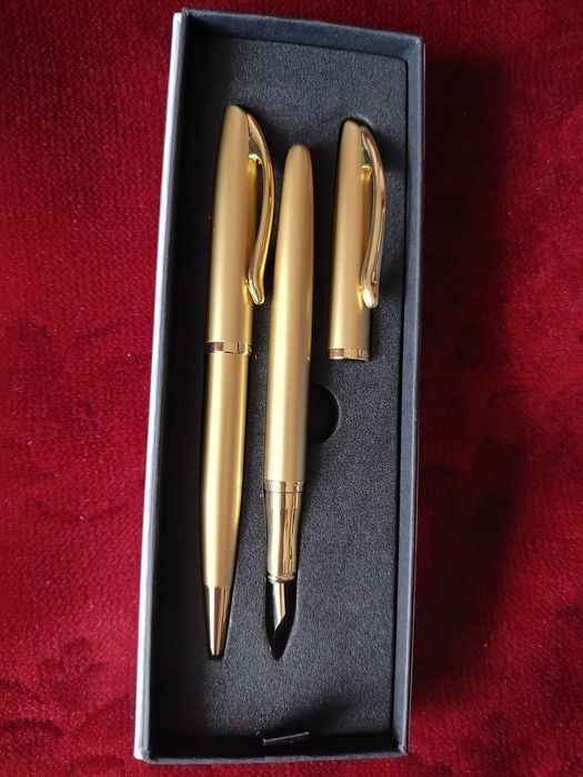 Pióro i długopis. Pelikan.