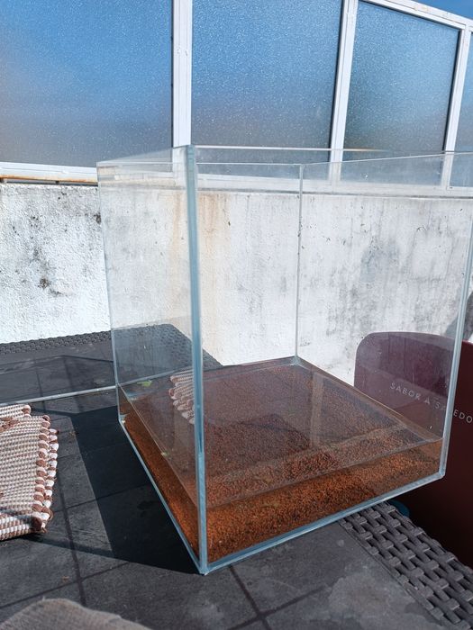 Aquário 30×30×35 6mm usado com arranhões