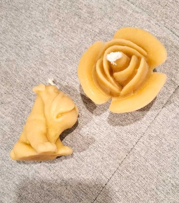 Nowe świeczki z wosku pszczelego róża i buldożek na prezent