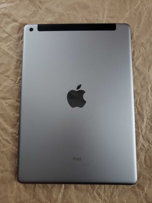 Apple iPad 5 32Gb A1823 LTE (Wi-Fi) 9.7дюймов - Space Gray