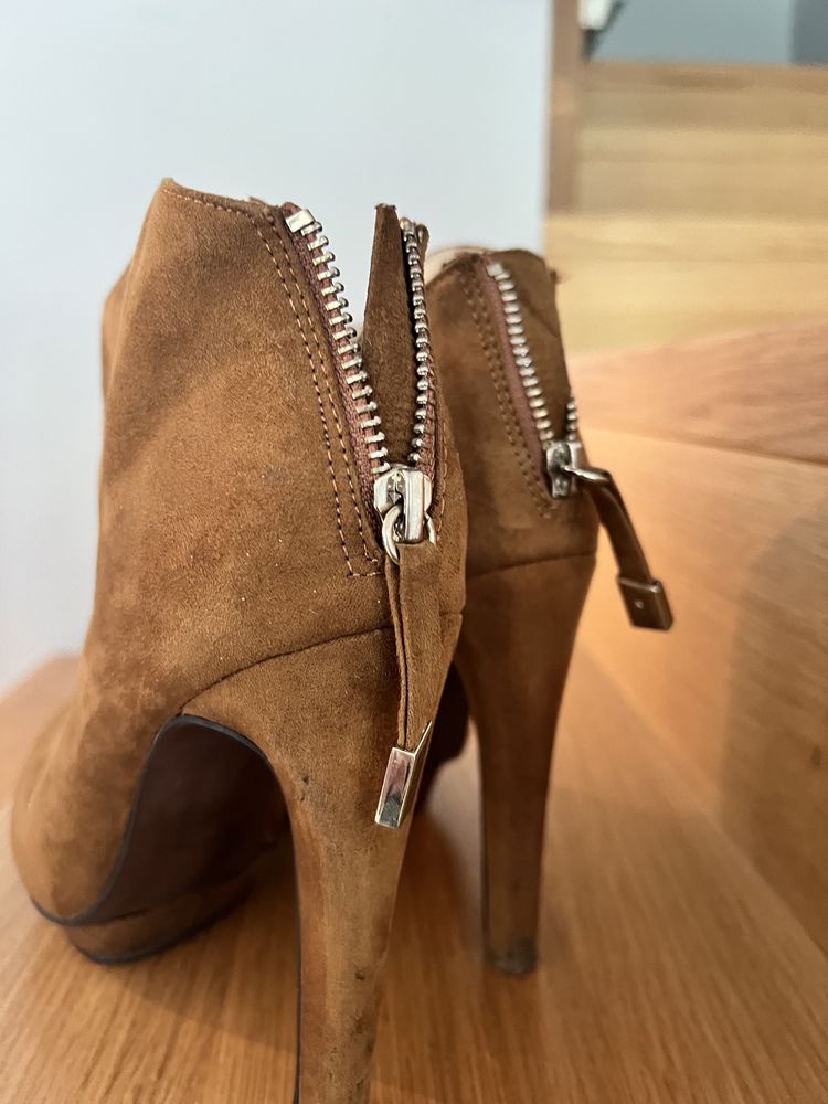 Buty damskie botki w kolorze camalowym ZARA