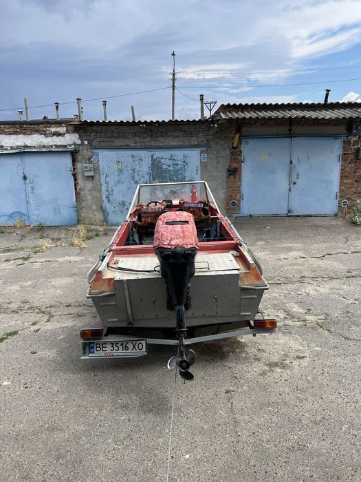 Катер Крым ,мотор Меркури ,лафет.