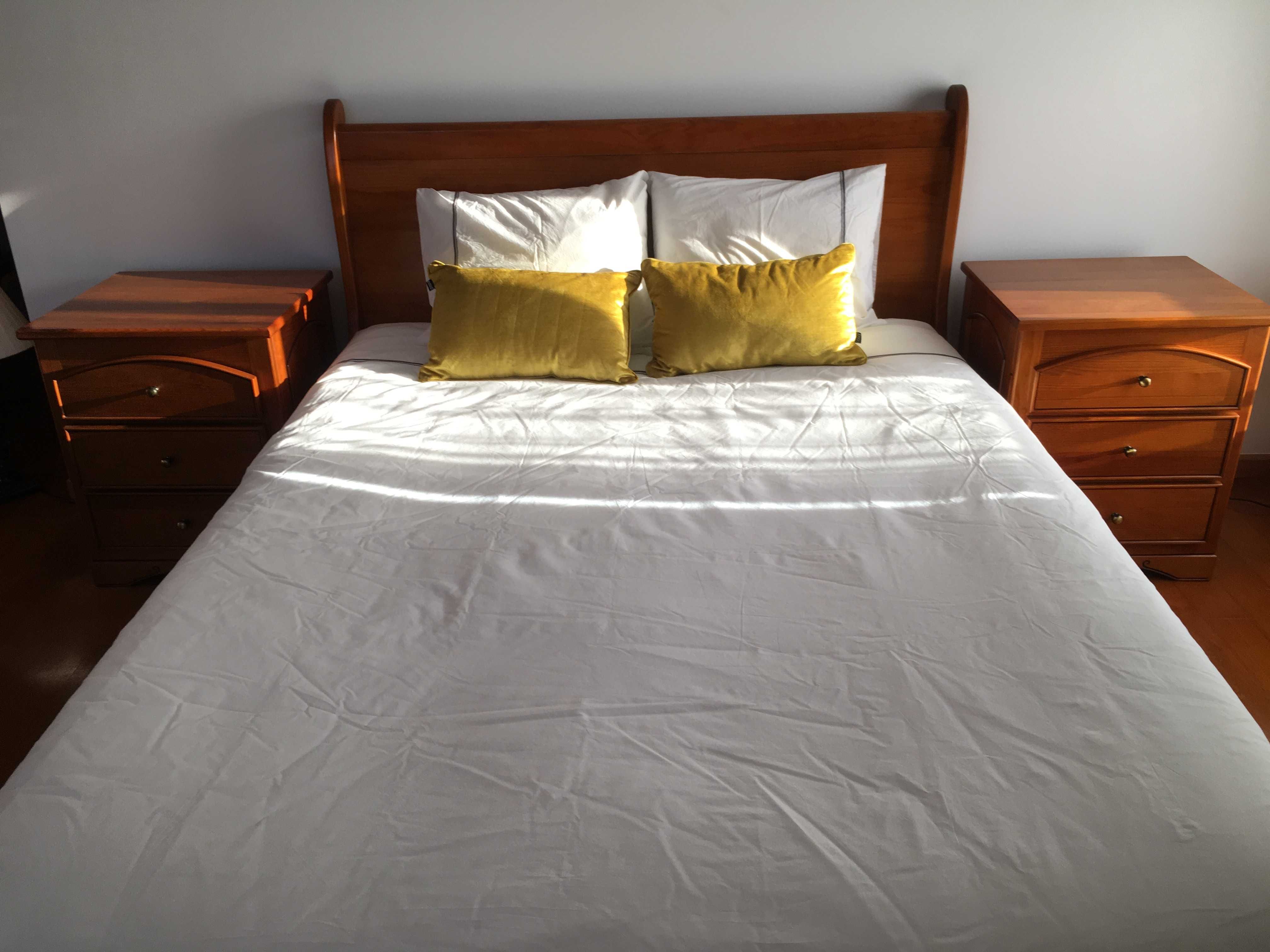 cama de casal em cerejeira  (200€)