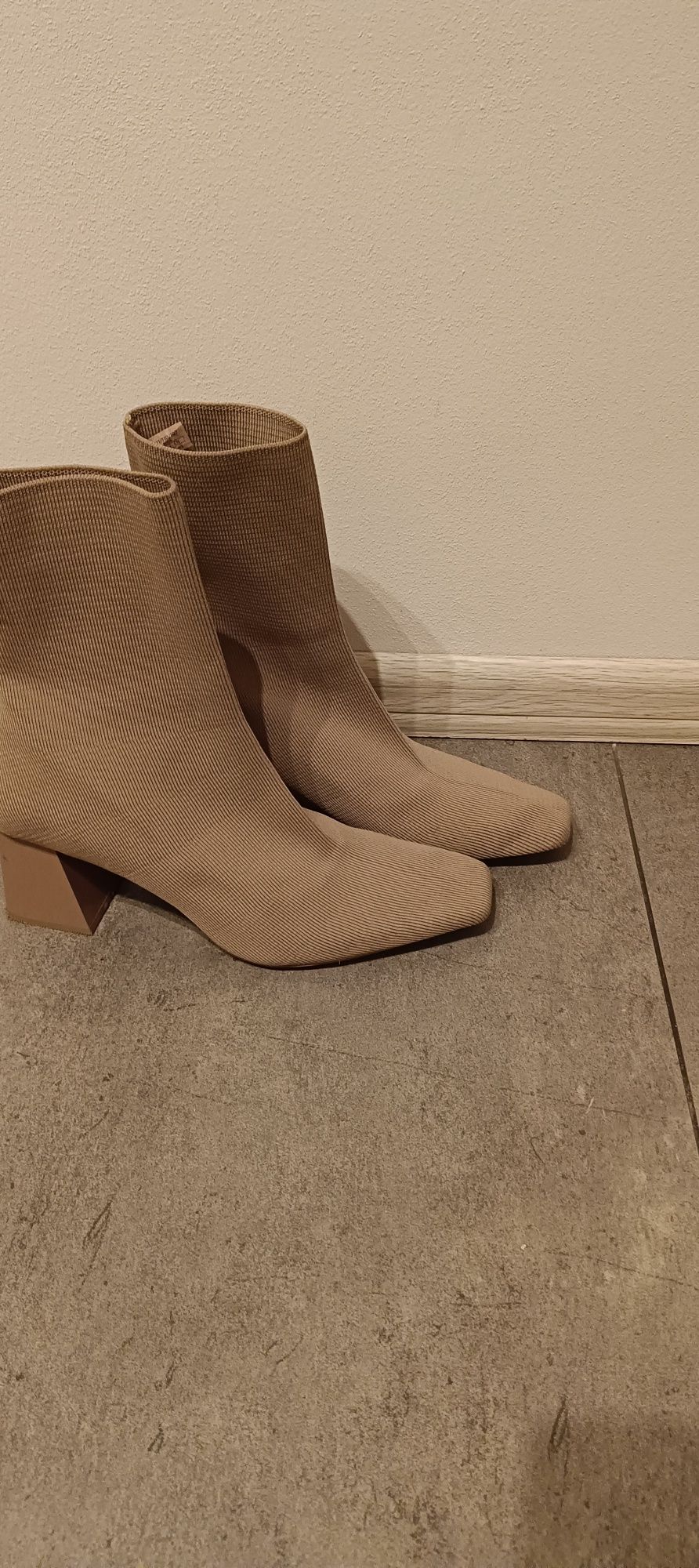 Botki beżowe, skarpetkowe, Zara, rozmiar 41