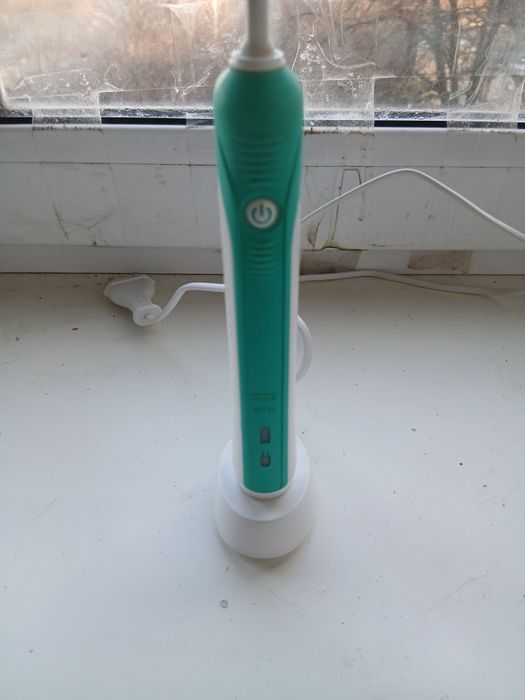 Продам зубную щетку  Oral-B Brayn