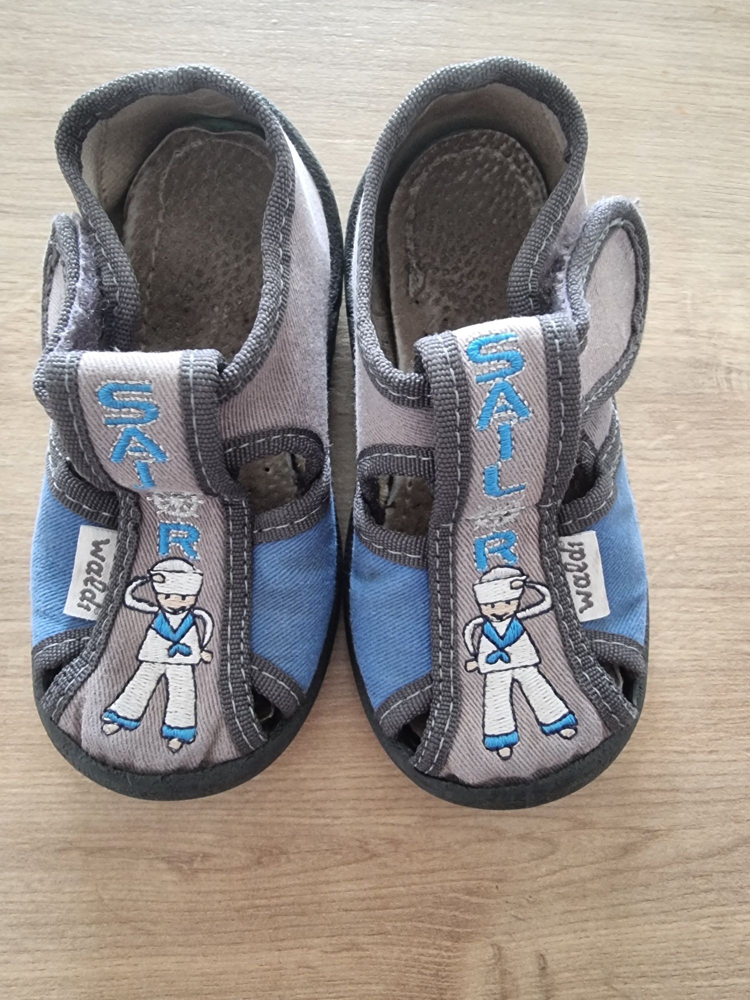 Детская обувь кроксы сапоги сандали тапочки 18, 19, 20, 23