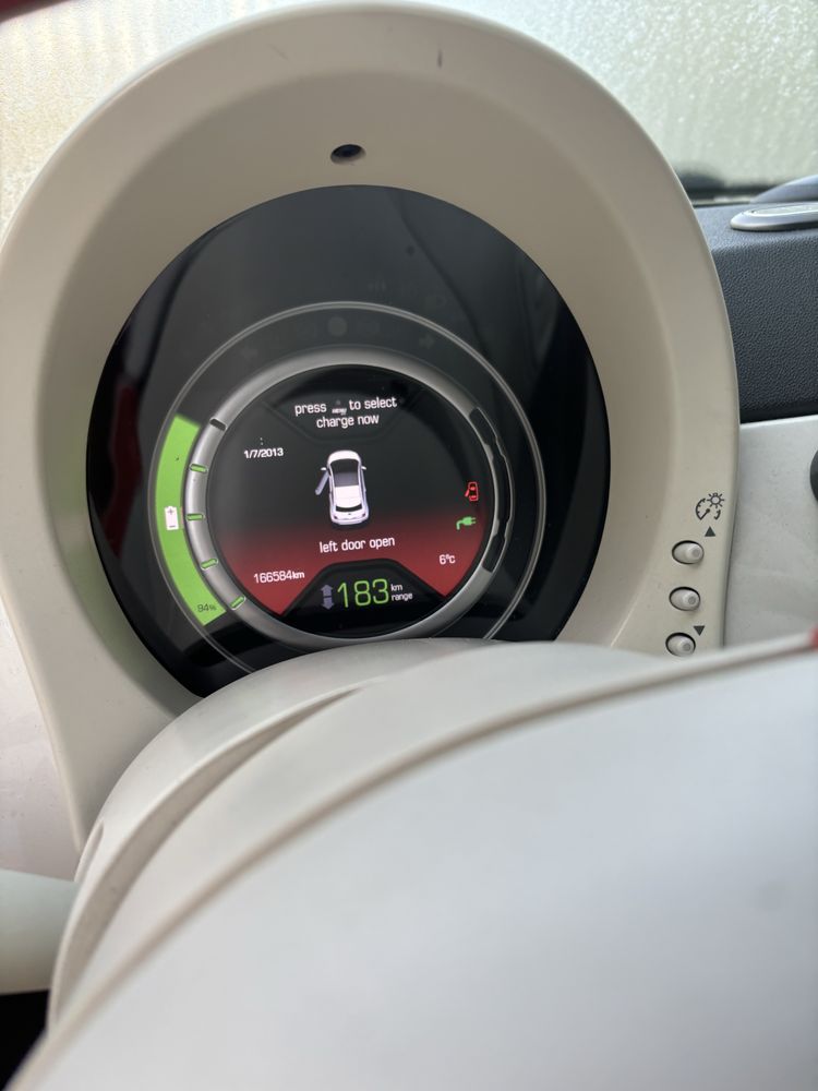 Електричний Fiat 500 Е продається