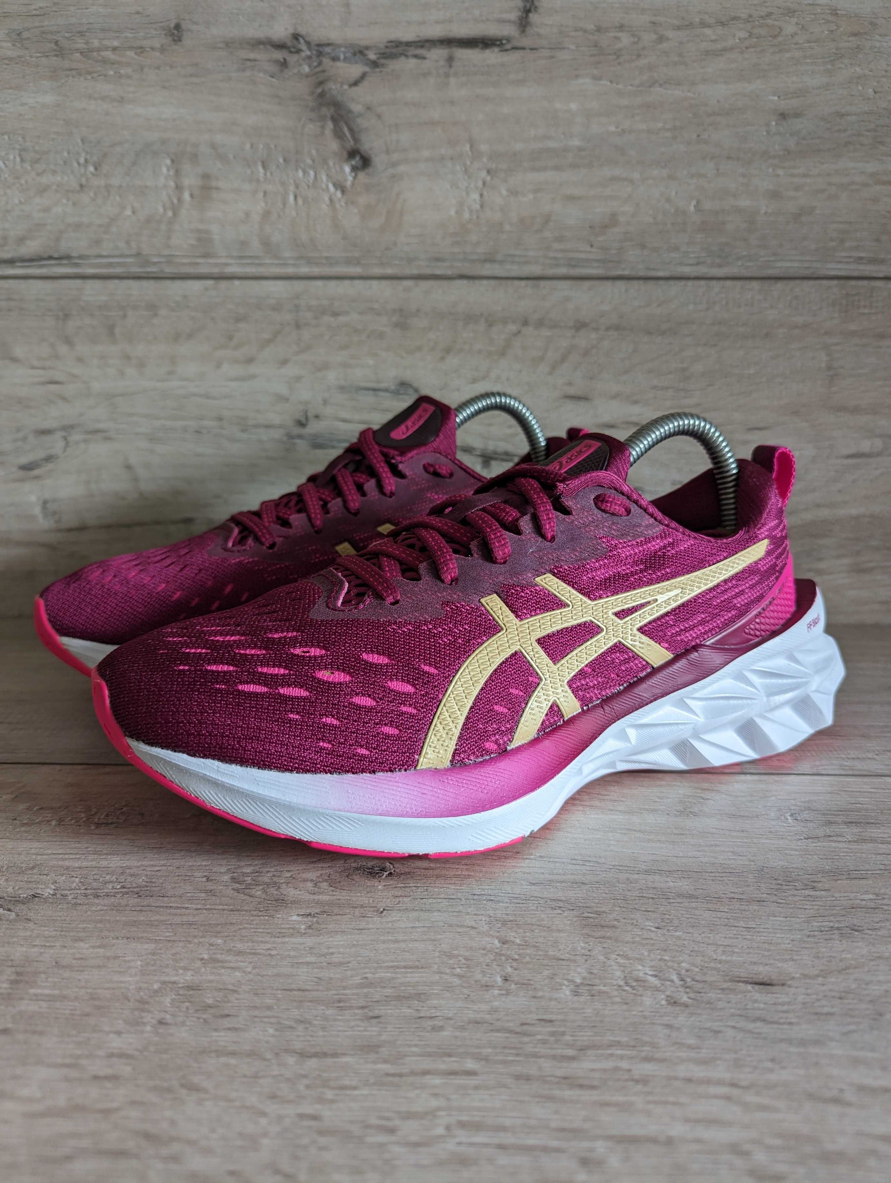 Беговые новые кроссовки  Асикс ASICS NOVABLAST 2 38 р 25 см