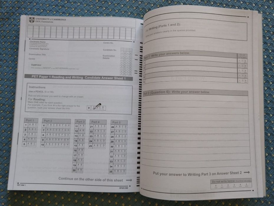 "PET for Schools: Practice Tests. Student's Book" - Como NOVO!