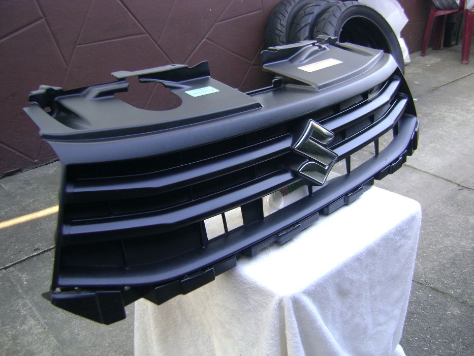 Grill - atrapa Suzuki Celero