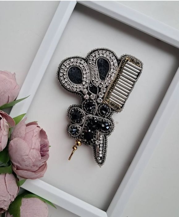 Професійні брошки. Брошка для грумера, бровіста.