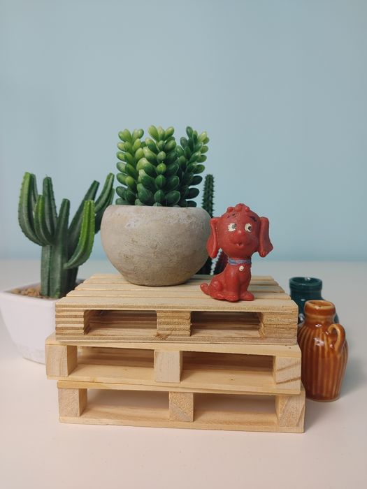 Figurka plastik prl piesek Clifford czerwony pies zabawka prl