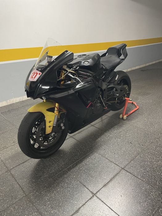 Yamaha R1 - pista
