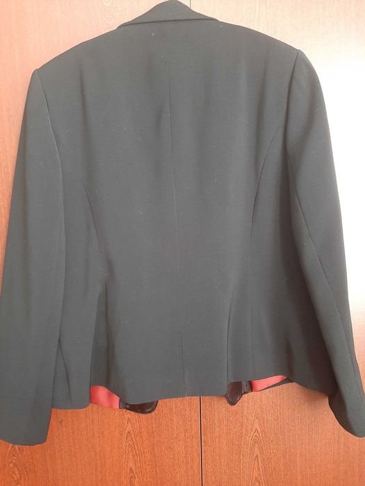 Marynarka czarna z czerwona podszewka