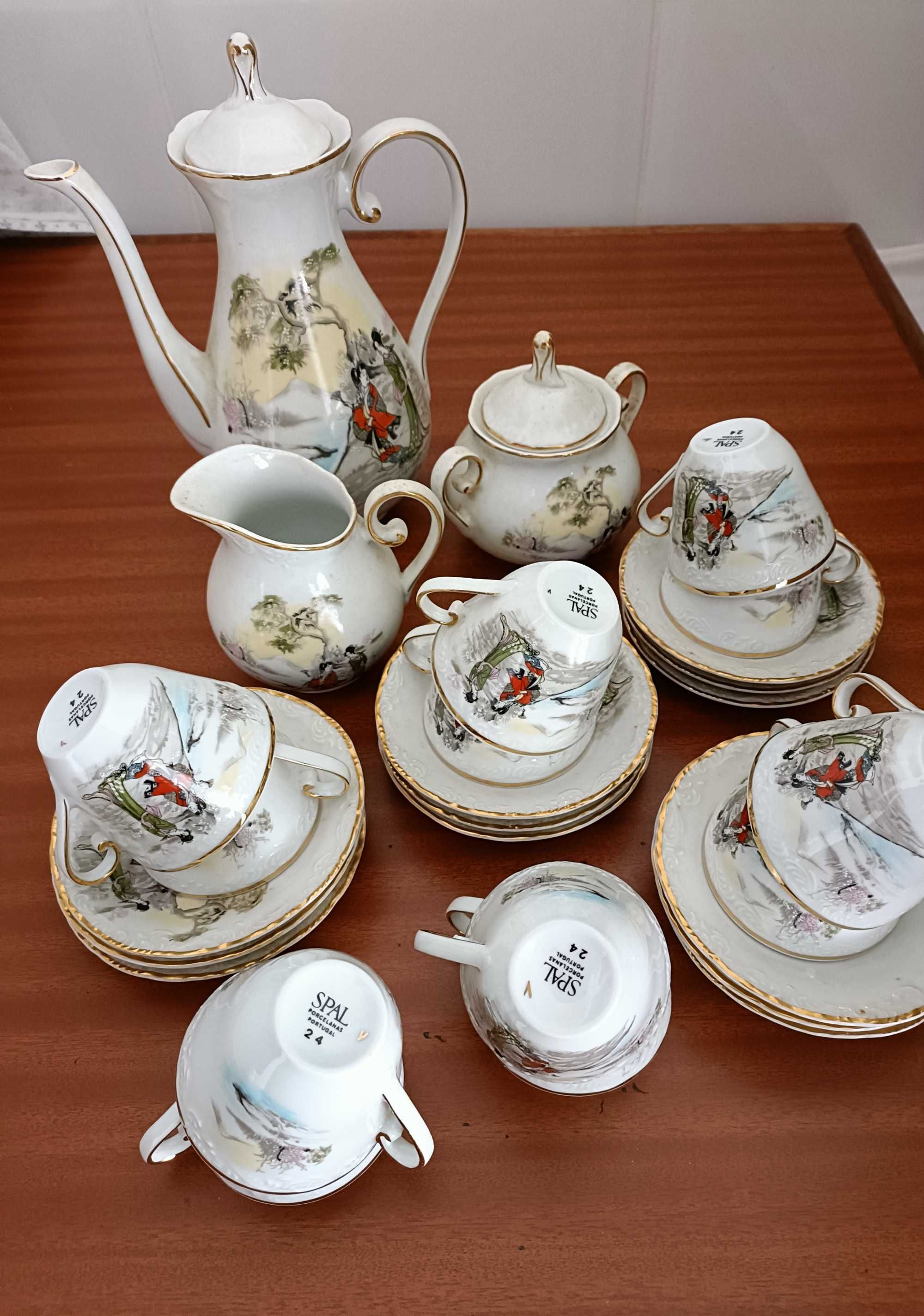 serviço café porcelana SPAL anos 70, para 12 pessoas, sem uso