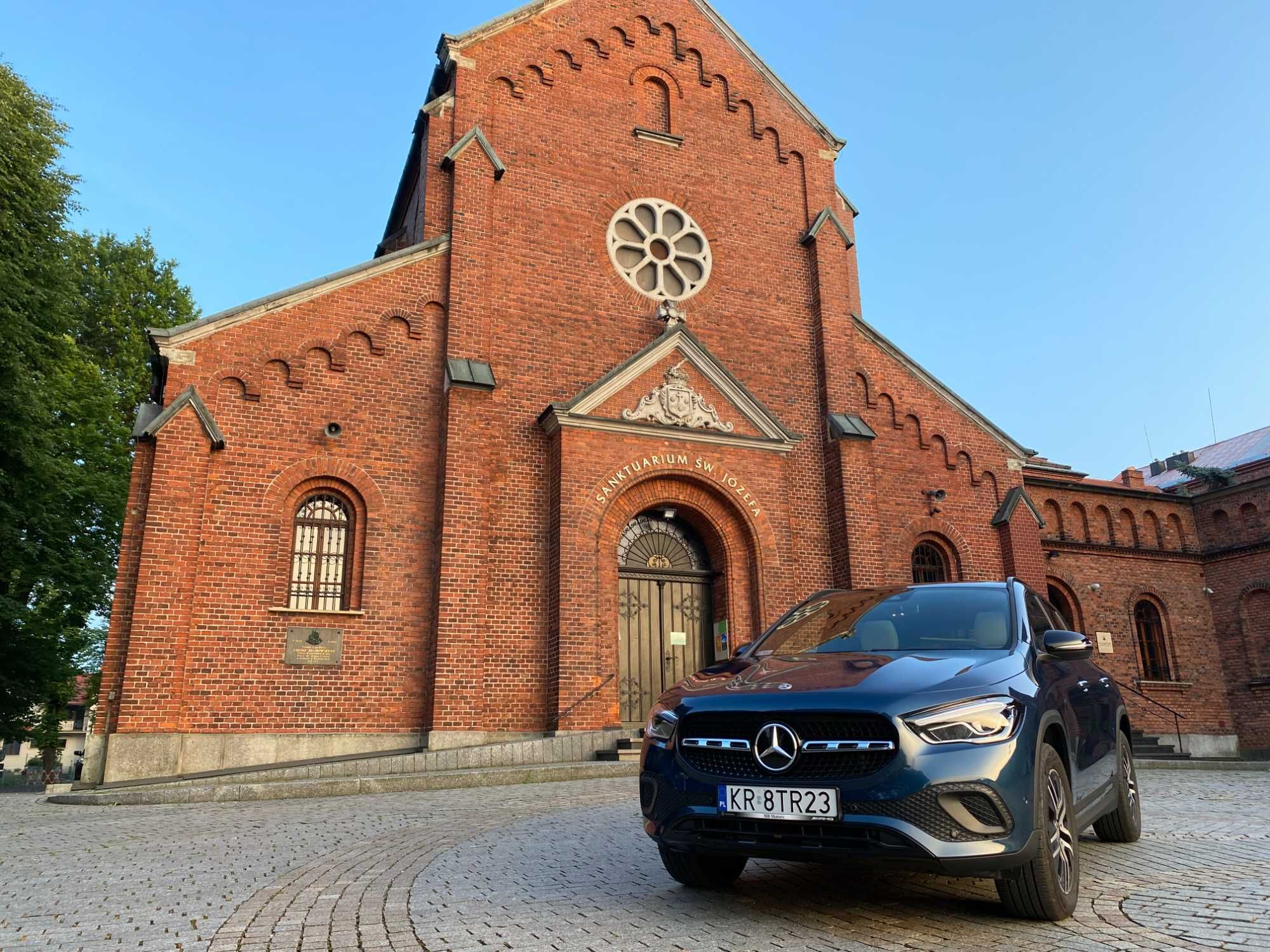 auto DO ŚLUBU Mercedes GLA jasny środek AUTO NA WESELE