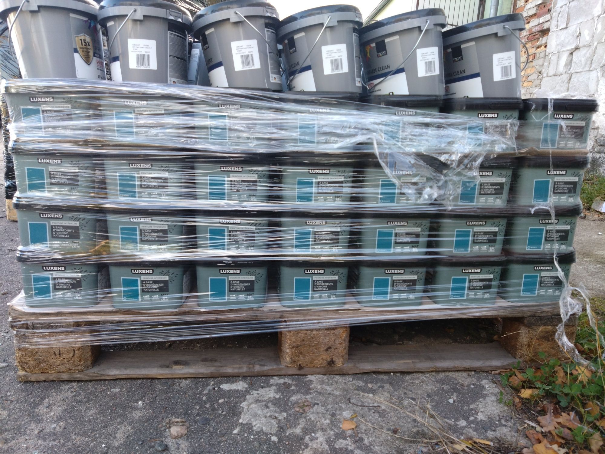 Farba firmy Luxens zmywalna 2,5 l 4 l