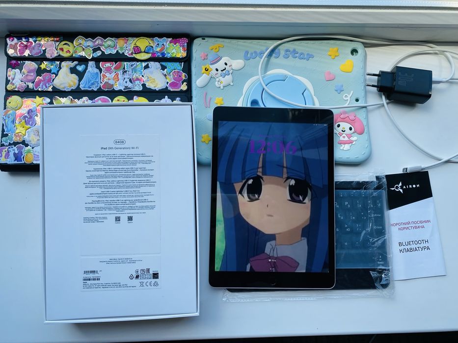 iPad 9th 2021 10.2 64gb планшет, 3 чохли, клавіатура, зарядка, коробка