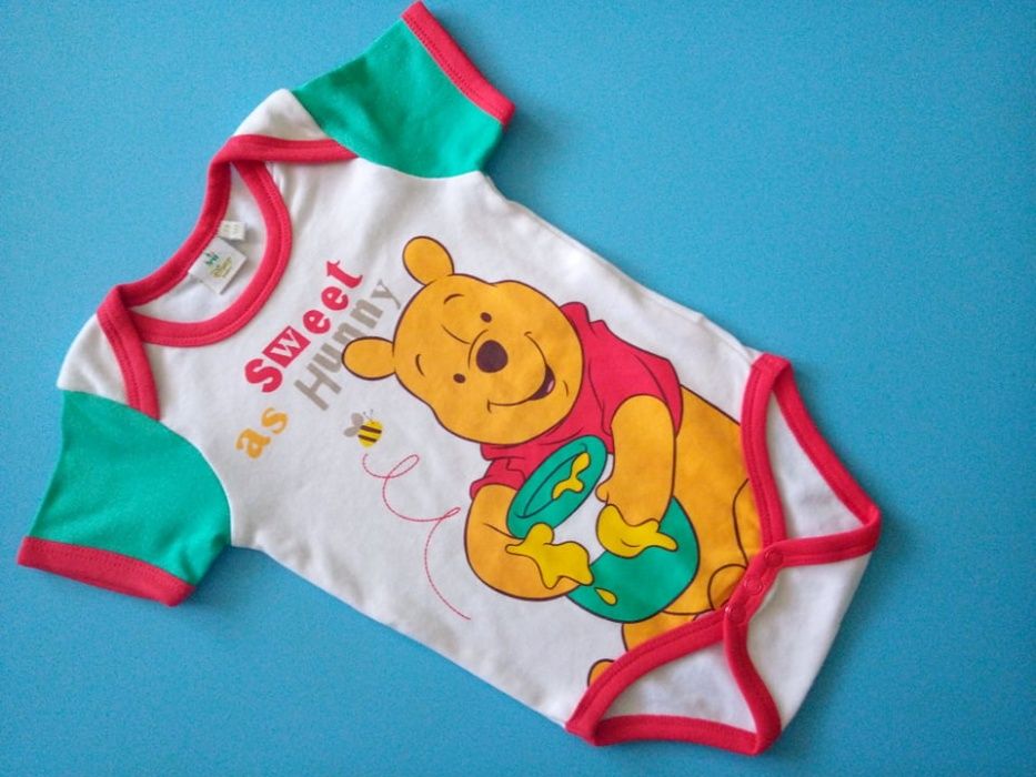 D010 Nowe body Disney r.74 z Kubusiem Puchatkiem