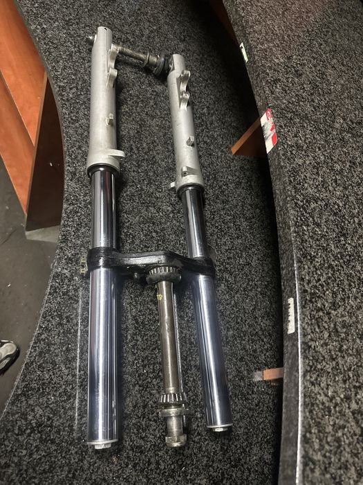 SUZUKI GSX 1100G Lagi ZAWIESZENIE PRZÓD Półka Dolna Oś Ośka GSX 1100