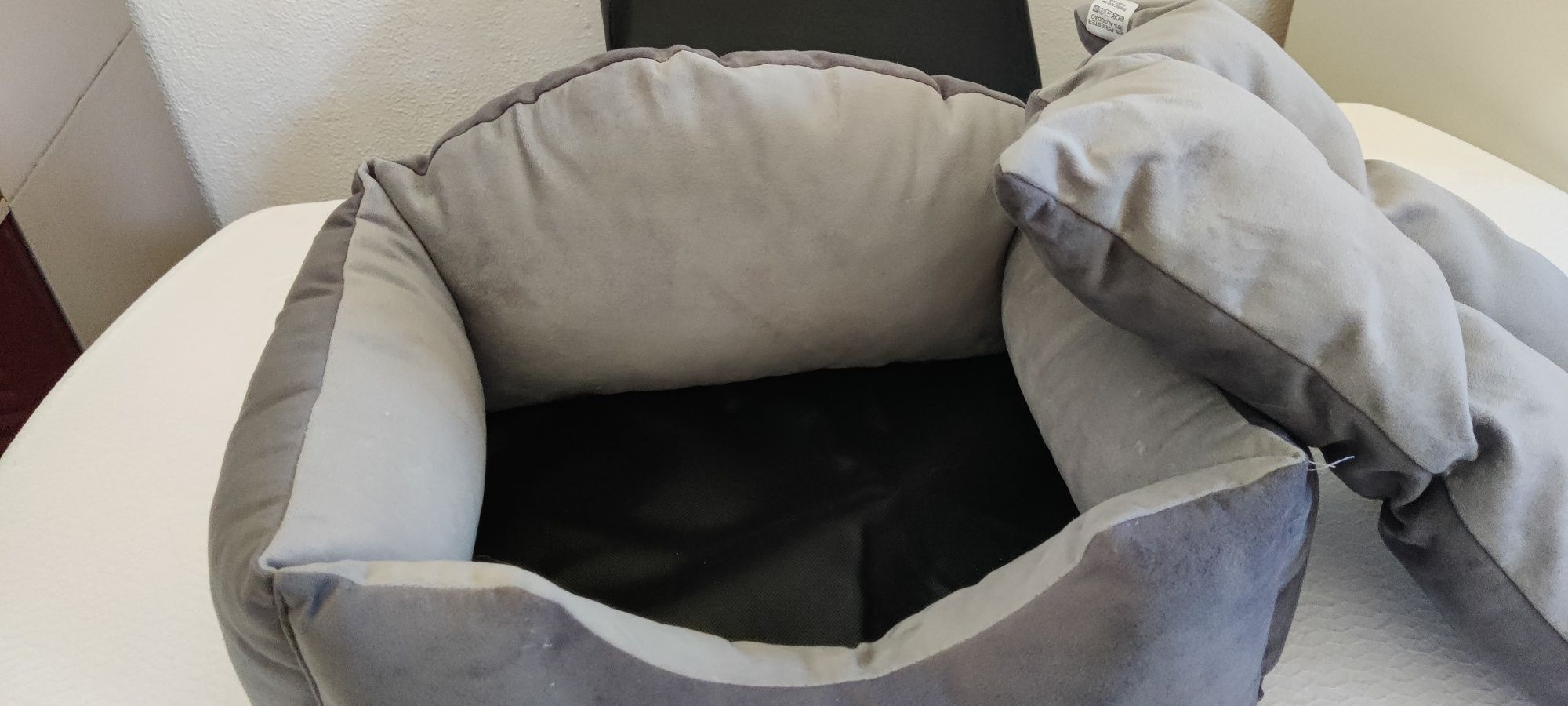 Cama de cão cinzenta para cães pequenos