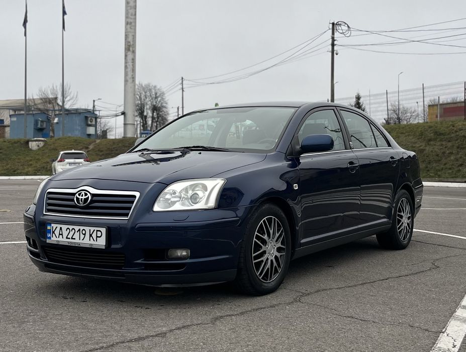 Тойота Авенсіс 1.8 Гарний стан