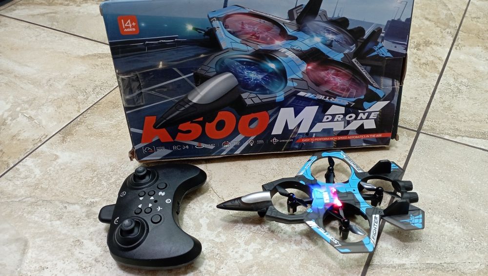 Самолет на пульте управления