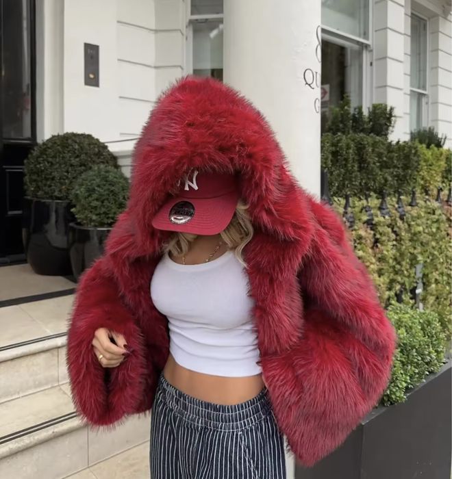 Kontantyo przepiekne futro kaptur cieple lekkie Red xs-L