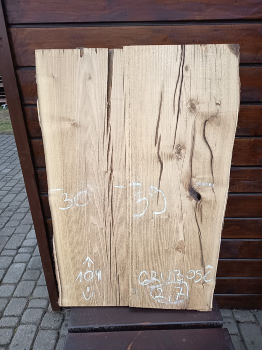 Deski z drewna akacji wyrównane