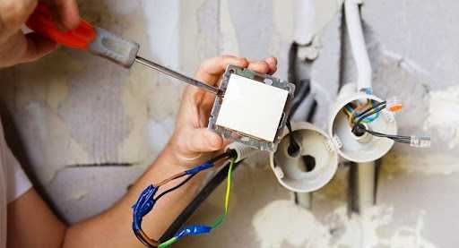 Послуги електрика м. Львів, монтаж розеток, вимикачів, ремонт