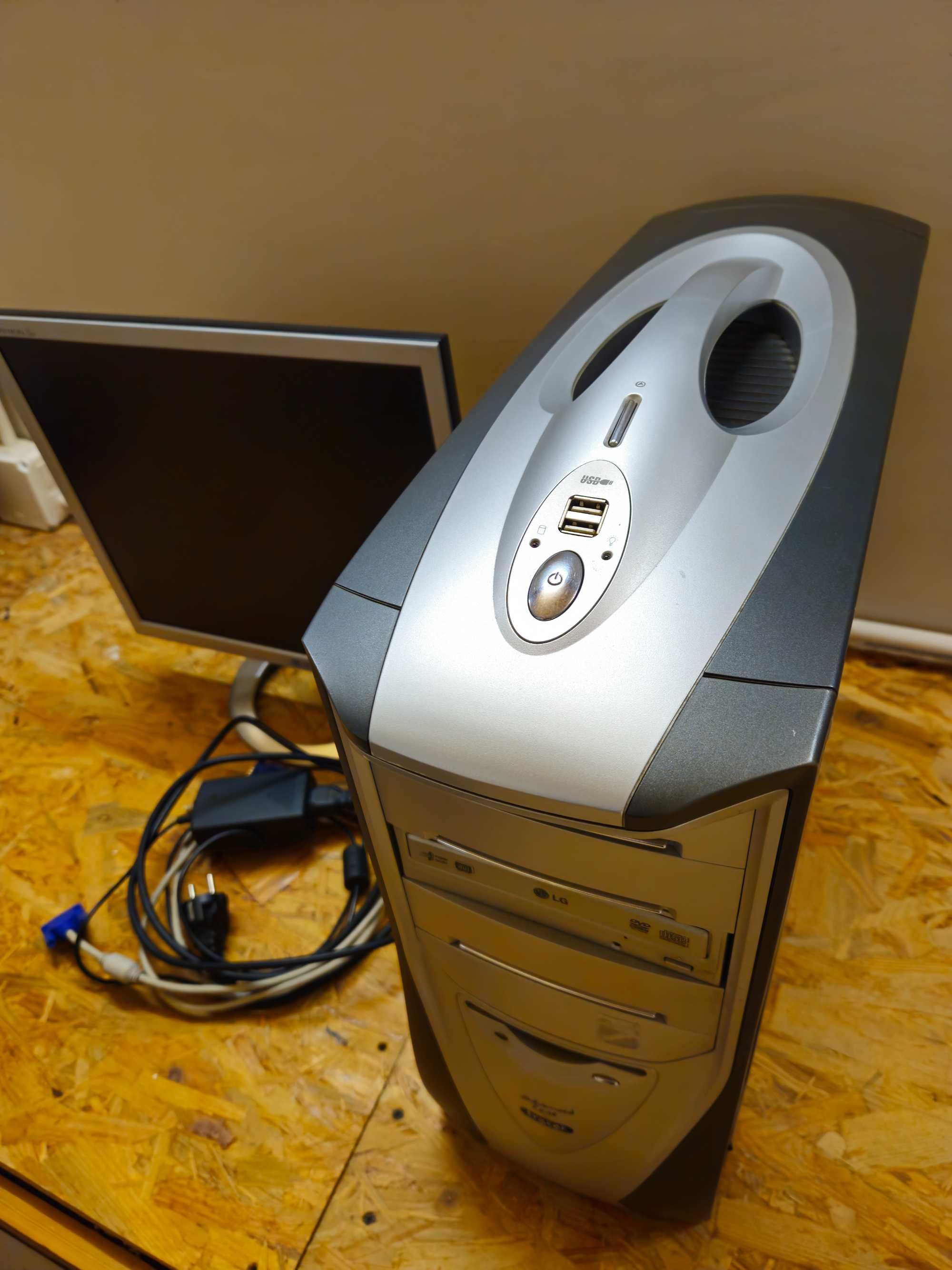 Komputer stacjonarny AMD Phenom X4 955 SSD 120 GB 4GB RAM Monitor LG