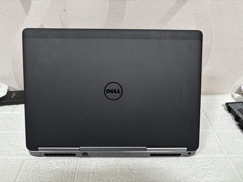 Потужний ноутбук Dell Precision 7520 FHD i7-6820HQ/32/512/M2200 4GB