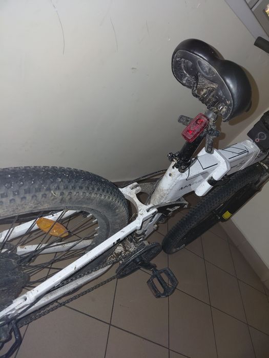 Rower elektryczny z manetką samebike