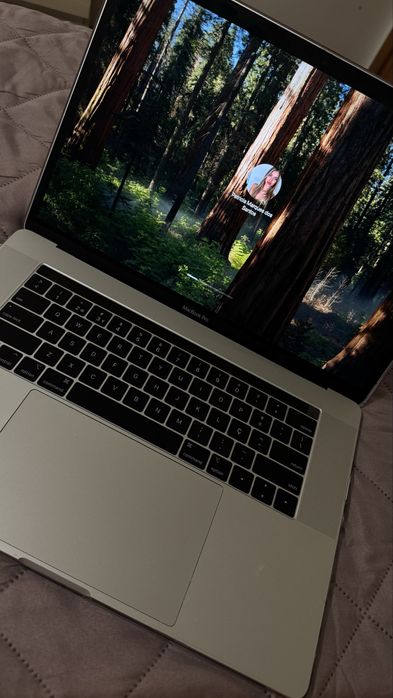 MacBook Pro 15” Intel Core i7 – 32GB RAM – 512GB SSD – Touch Bar