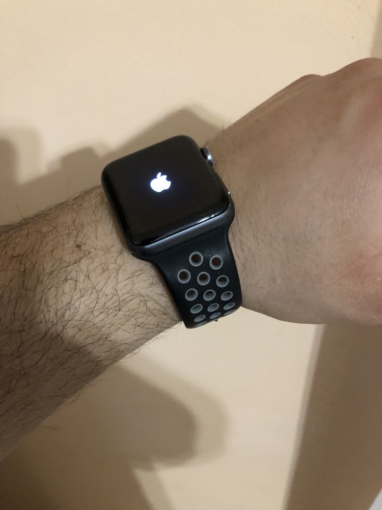 Apple Watch 3/42 стан гарний!