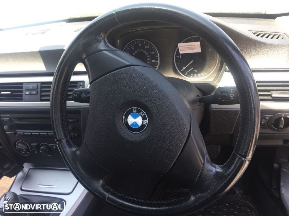 BMW E90 320 d de 2006 disponível para peças