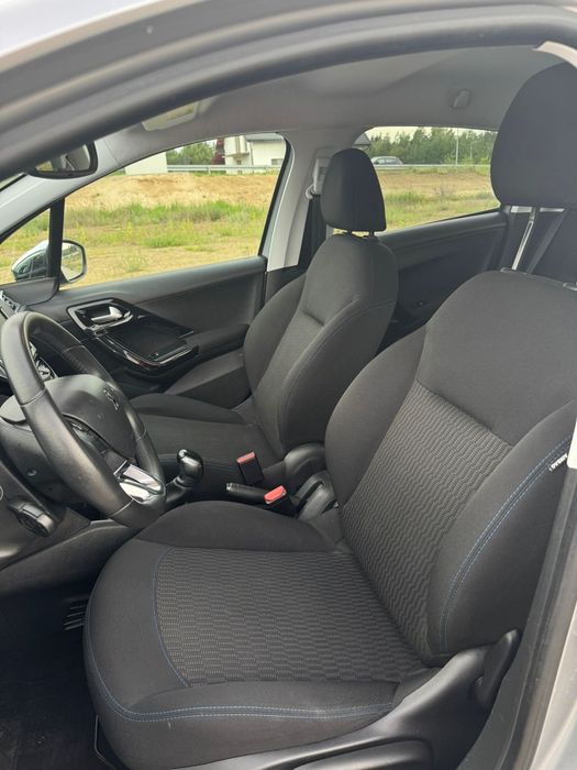 Peugeot 208 benzyna, ledy, poliftowy