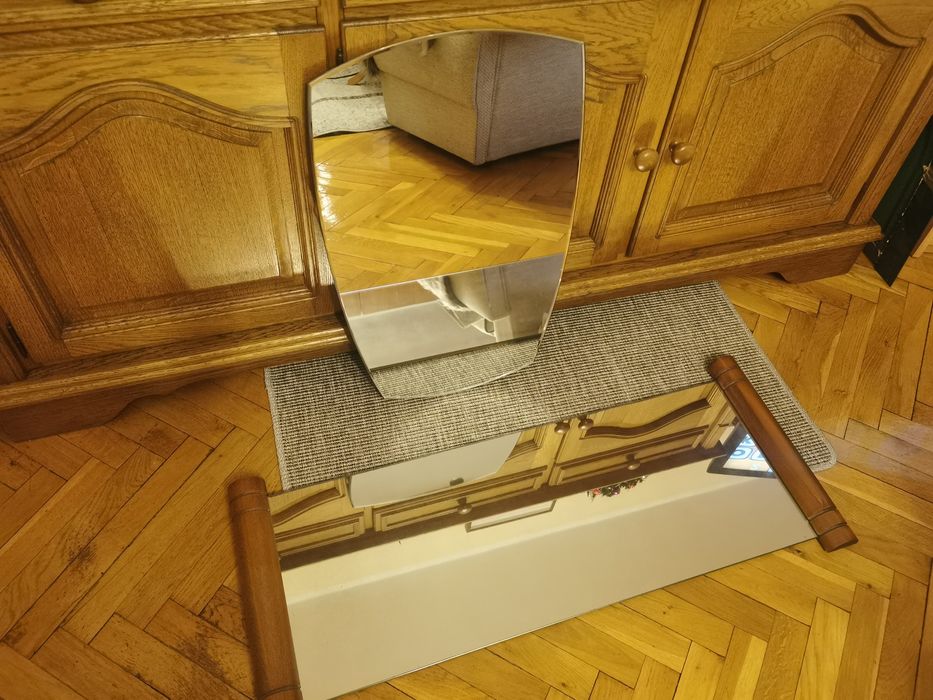 Dwa lustra w bardzo dobrym stanie