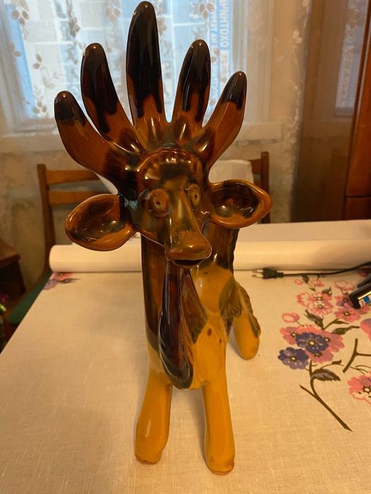 Олень. Васильківська майоліка. Висота 38 см