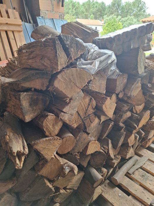 Lenha seca de carvalho