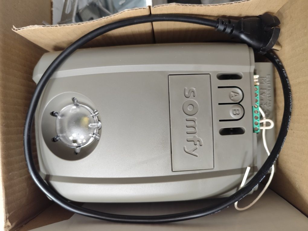 Automat do bramy garażowej Somfy Dexxo Compact RTS