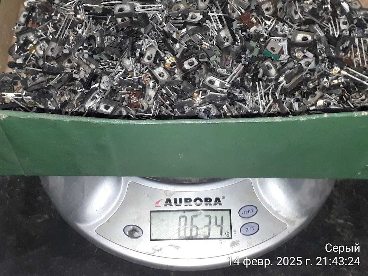 Транзисторы КТ940,КТ815,КТ817 (950шт.)