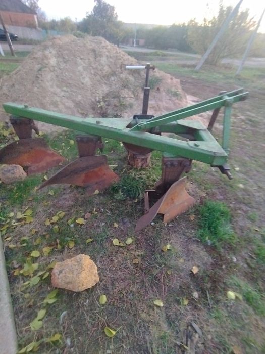 Продам плуг або обміняю на оприскувач