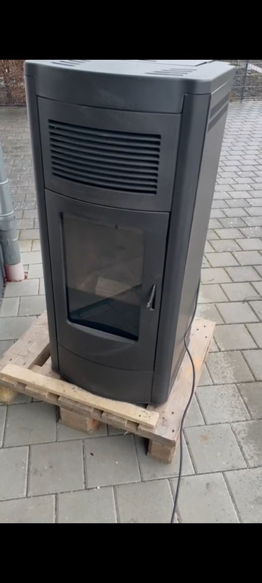 Piec, piecyk, kominek na pellet z płaszczem wodnym MCZ Musa Hydro 15