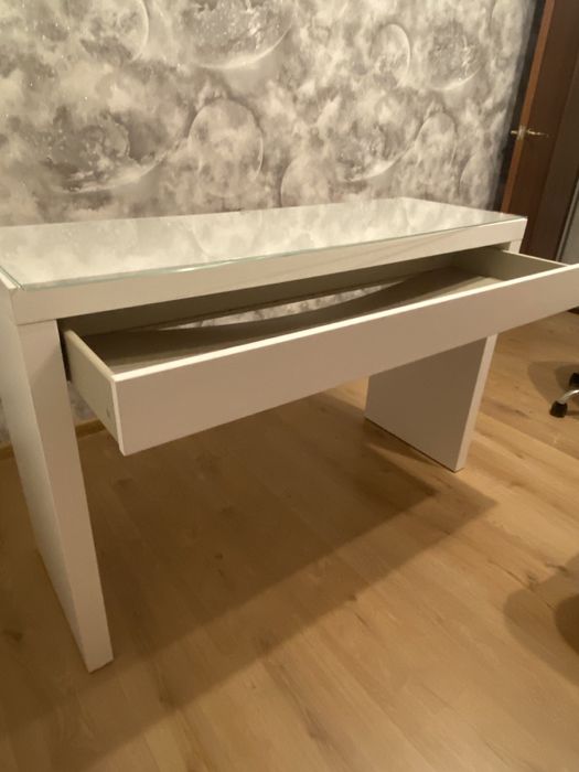 Білий стіл IKEA MALM. 2000. ТОРГ.