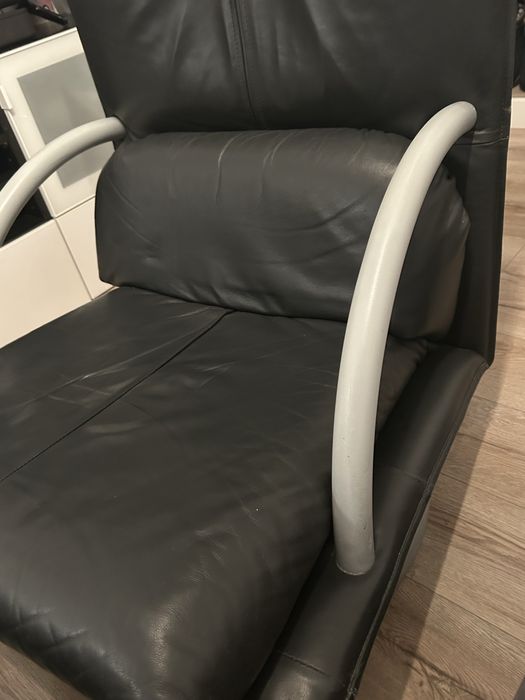 Skórzany fotel z podnóżkiem